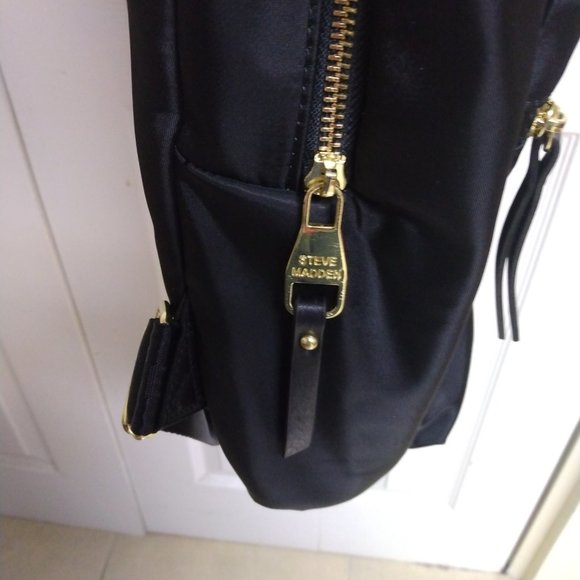 ❤️Amazing STEVE MADDEN Black Nylon Gold Studded Backpack Purse - Picture 5 of 7
